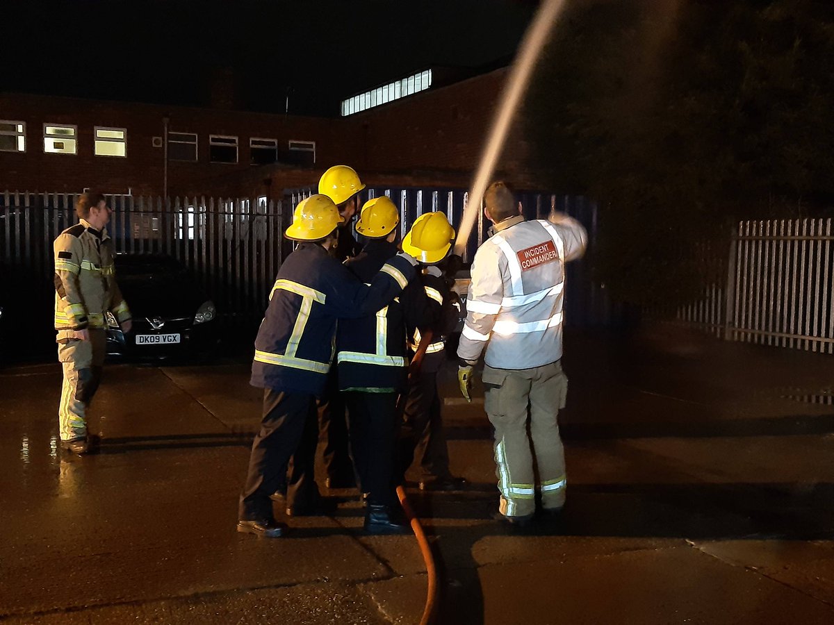 HP_LifestyleYET's tweet photo. Tonight, the Hull unit swapped their cadet jackets for some fire jackets. Thank you to @HumbersideFire Calvert Lane Red Watch for teaching the cadets about the fire service. #VPC #HullUnit https://t.co/zNX07FVCVu