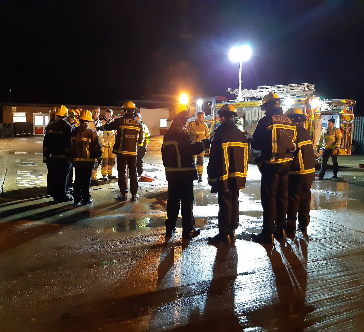 HP_LifestyleYET's tweet photo. Tonight, the Hull unit swapped their cadet jackets for some fire jackets. Thank you to @HumbersideFire Calvert Lane Red Watch for teaching the cadets about the fire service. #VPC #HullUnit https://t.co/zNX07FVCVu