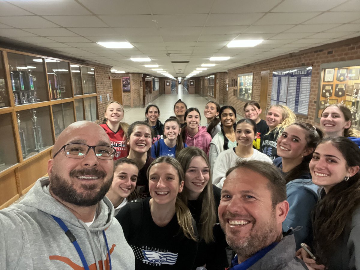 joseph_tasman's tweet photo. First workout in the history of girls flag football in Hauppauge Girls are pumped!!! ⁦@dmurph88⁩ ⁦@Chris22edu⁩ ⁦@MiletiTrish⁩ @Mileti https://t.co/yQruJk4X6p