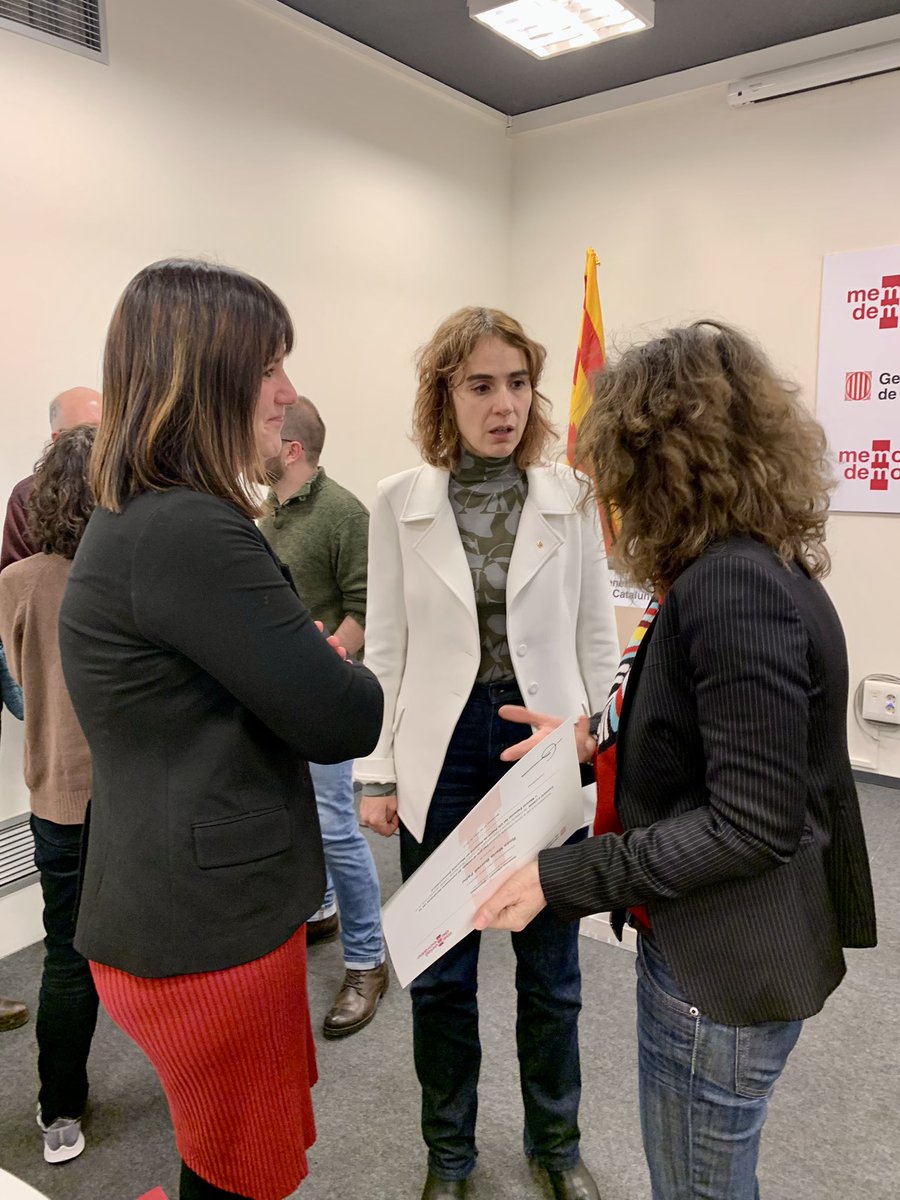 La nostra alumna Helena Pubill, tutoritzada per Rosa Borrell ha estat premiada al 8è Premi de Recerca en Memòria Democràtica. L’Helena ha rebut el guardó de mans de la Consellera de Justícia Gemma Ubasart avui 1 de març a la seu del Memorial a BCN. Enhorabona!! <a href="/Guindavols/">Institut Guindavols</a>