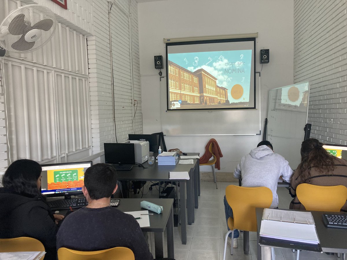 LauraBaraza's tweet photo. Hoy en #fol con el CFGM de Gestión Administrativa #scapegame #nómina #reto #trabajoenequipo #gestiondeltiempo #softskills https://t.co/oTiBU9n5qC