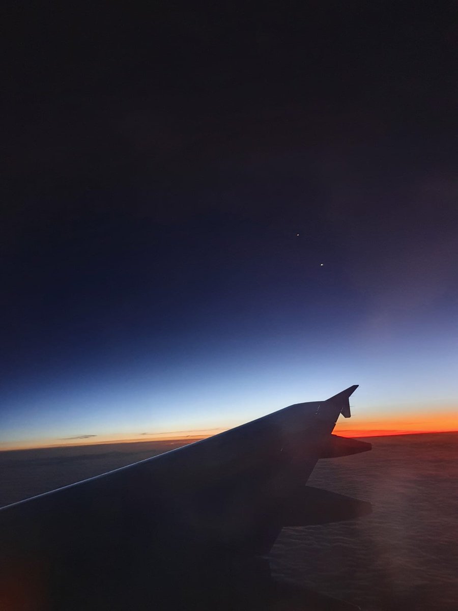 Theresetesselh's tweet photo. Volgens mij heeft mijn dochter zaterdagavond onderweg naar Rome Jupiter en Venus vastgelegd. https://t.co/OWncrSP5a5