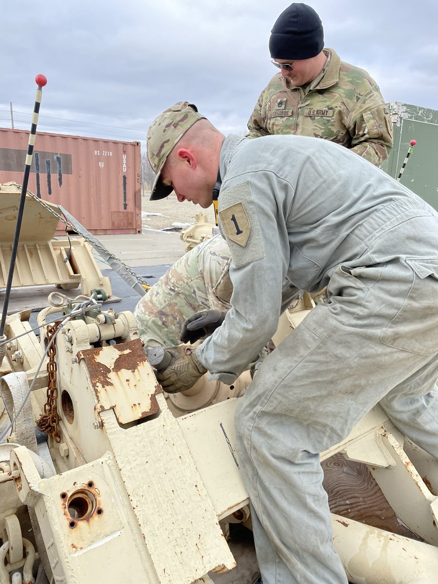 burts_knights's tweet image. Burts Knights Soldiers take pride in our Motor pool and the equipment within. Maintenance is to Movement as Movement is to __________. Maneuver! ⚡️
#MaintenanceMonday #Readiness
#DutyFirst #Victory #BigRedOne #MEETYOURARMY #SERVEWITHUS #devilbrigade #firstinfantrydivision