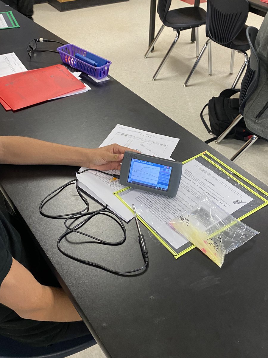 rodriguez_sci's tweet photo. 3 things that made me ๐ today: 1. Hearing my students explore and talk about different types of rocks. 2. Hearing an 8th grader say he was a scientist today. 3. Seeing Miss @MSCScienceClas2 help her students in the lab. @NISDZachry @NISDMSScience โฅ๏ธ #nisdmssciencecoach https://t.co/8sGwIblyqP