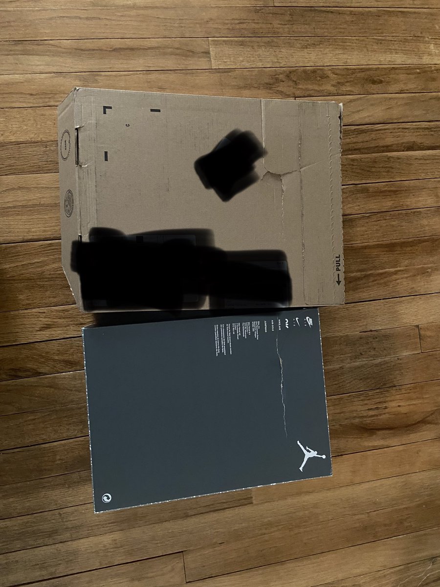 jm23etc's tweet photo. Last Saturday, I ordered a pair of Cool Grey Jordan 6’s from @Nike @nikestore . To my chagrin, the shipping box, shoe box and the shoes were damaged. The ripples on the left shoe looked like the @UPS handler tried them on. Totally disappointed 👎🏾 #nike #nikestore #UPS #AirJordan https://t.co/49tmQhXbv4