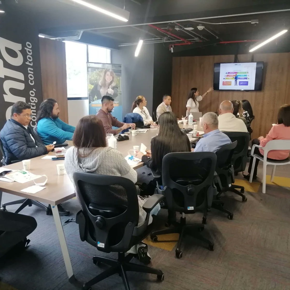 CamacolCaldas's tweet photo. 💪💪Estuvimos como anfitriones del primer comité técnico ampliado del Centro de Procesos Industriales y de Construcción del @SENA_Caldas de 2023, presentando estudios, análisis y recomendaciones del sector construcción en Manizales y Caldas, 👋 #CamacolConecta https://t.co/IJiQAsDT9I
