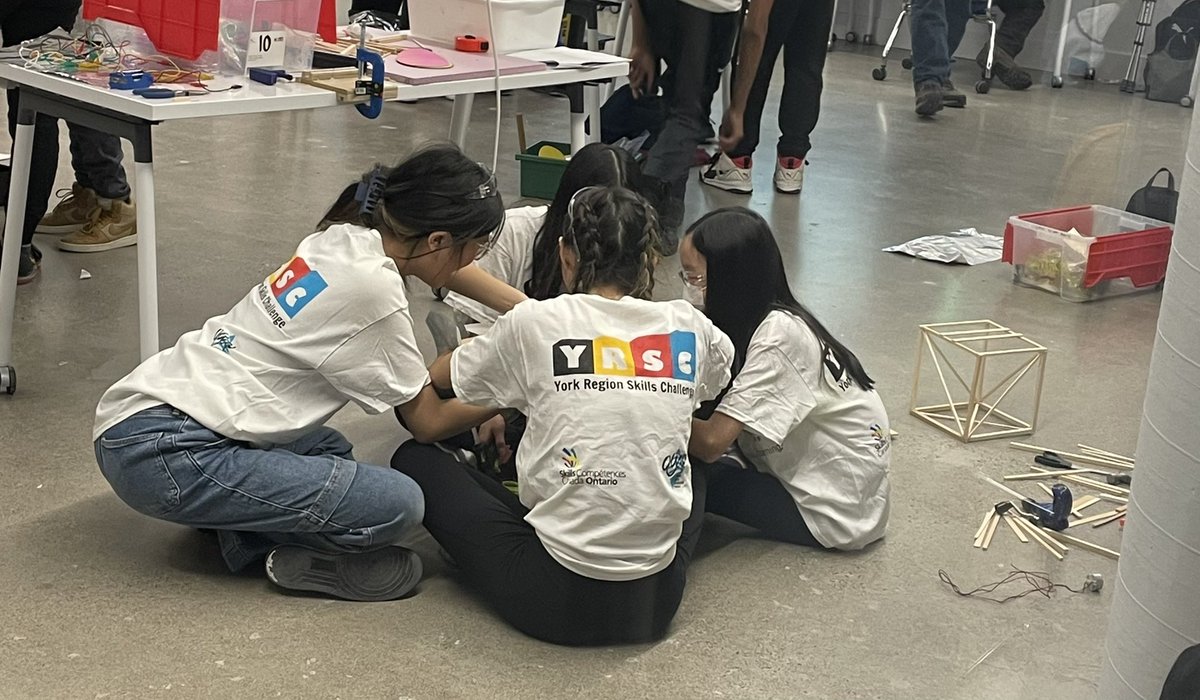 Check out our new bling!!✨🏆 Congratulations to our Green Energy team who competed at #YRSC2023! What a stellar wind turbine!🔥We are so proud of your 1st place win and are ready to compete at provincials! Go Jags go!!! 🎉🎉 @YRDSBPathways @YRDSB