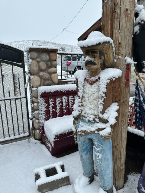 PioneerSaloon13's tweet photo. Pics from the first morning in March.

#winterwonderland #pioneersaloon #snow #fun #falloutnewvegas #dale #gordi #easypete https://t.co/QbRV83kZsw