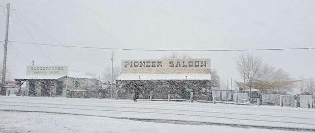 PioneerSaloon13's tweet photo. Pics from the first morning in March.

#winterwonderland #pioneersaloon #snow #fun #falloutnewvegas #dale #gordi #easypete https://t.co/QbRV83kZsw