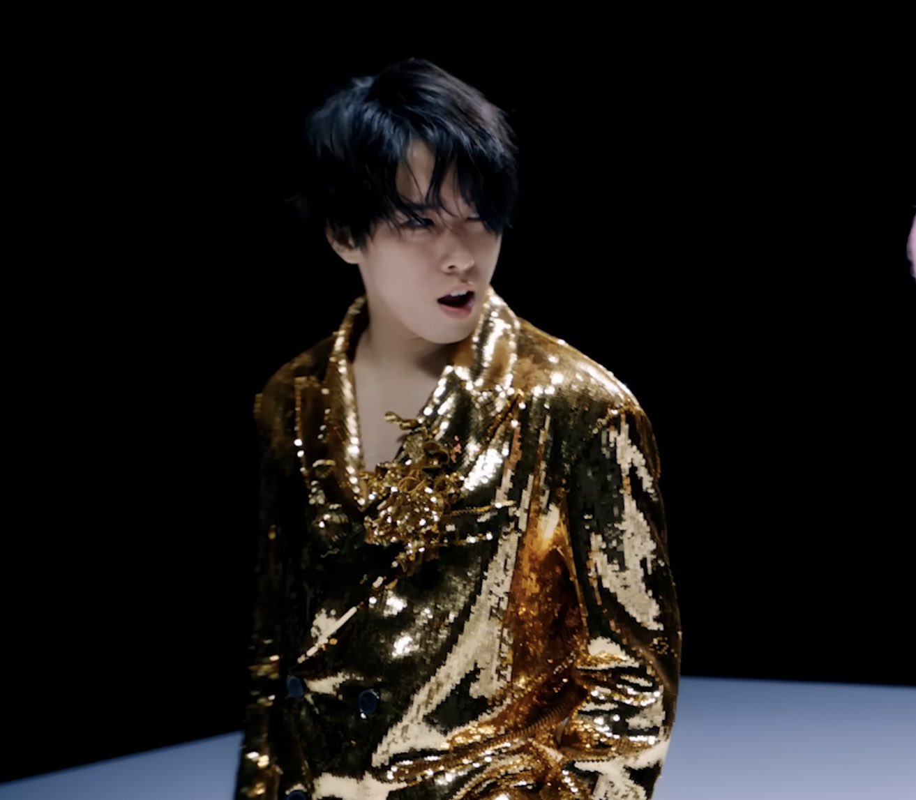 Man 宮舘涼太 公式写真 ② Jr 初期 金衣装 等 SnowMan 宮舘涼太 公式写真 ② Jr 初期 金衣装 等 淡いブルーの衣装