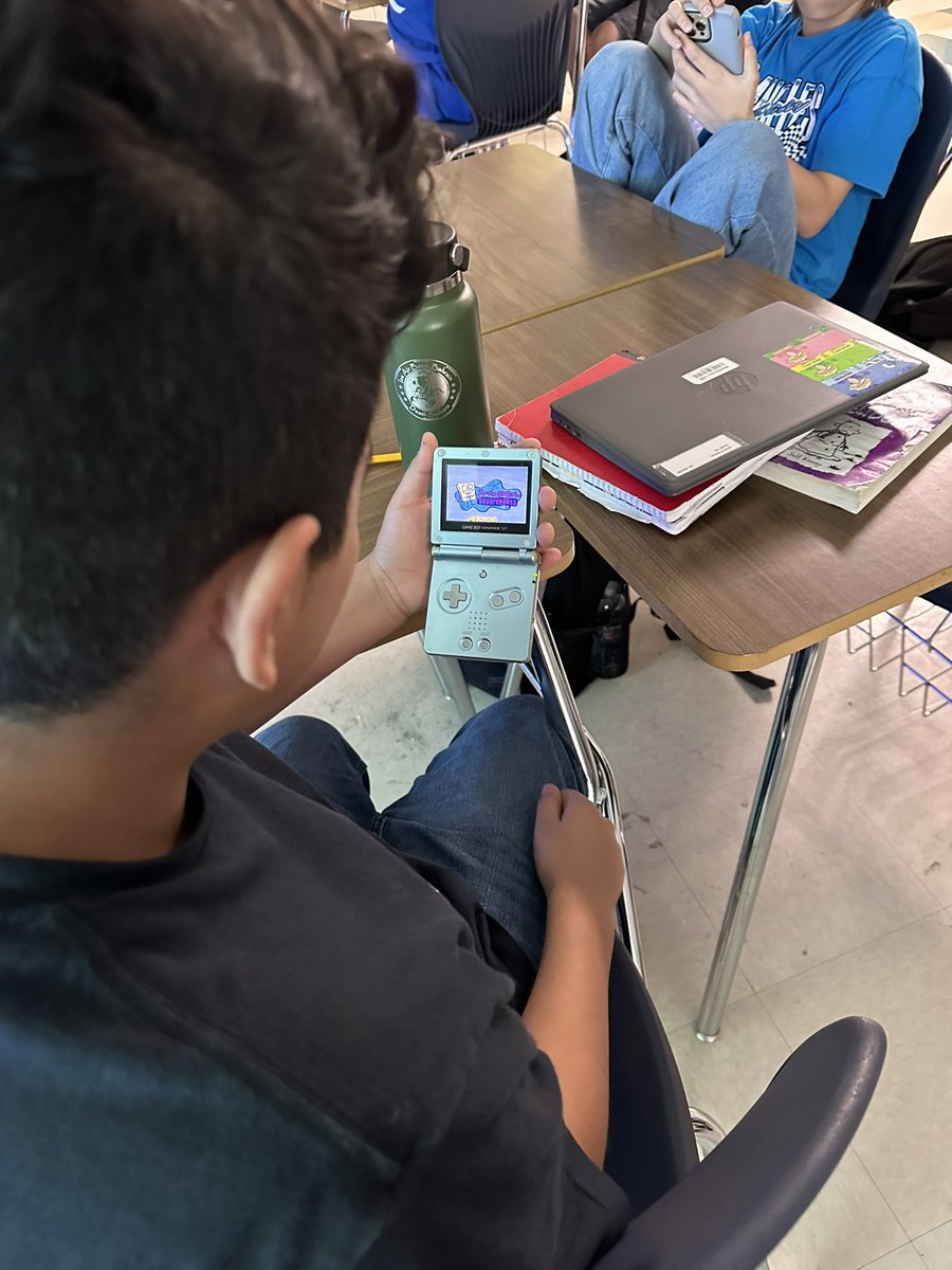 msalderete97's tweet photo. Busy days in ELA as we incorporate more SSR responses and continue to work on our multimodal projects. Students had the chance to illustrate based of their SSR books and take a look at some “old” technology as they continued researching! ✍️💻📱📟📠 @NISDStraus @nisdmsela https://t.co/PWdmmwpd0H