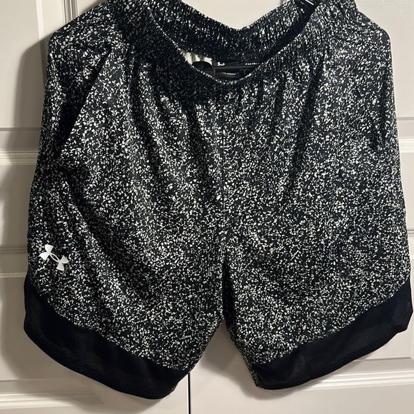MDLCollection's tweet photo. So good I had to share! Check out all the items I'm loving on @Poshmarkapp #poshmark #fashion #style #shopmycloset #mango #underarmour #giannibini: https://t.co/uX0HnP5ins https://t.co/kAqG1NNKry