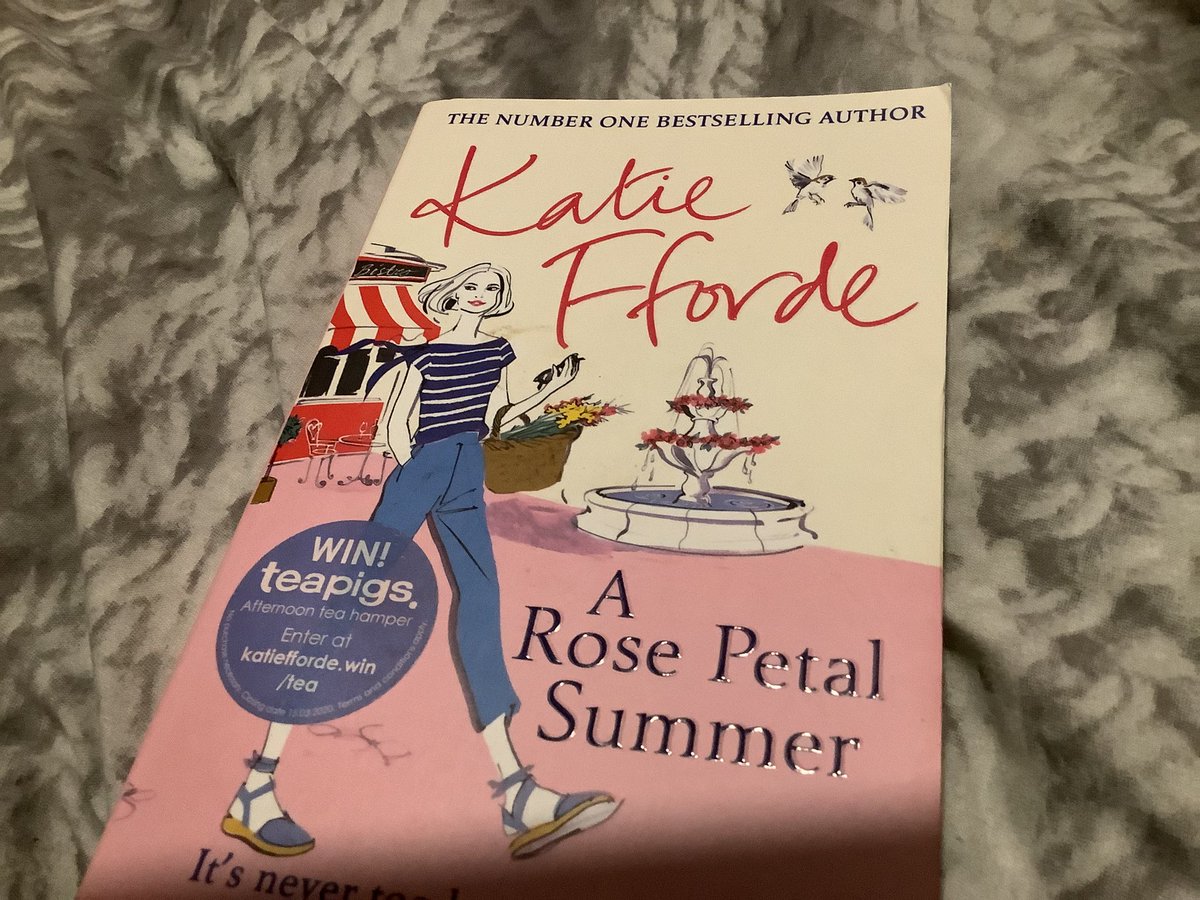 Debs_rose123's tweet photo. Think I found my next read! #WritingCommmunity #katiefforde #arosepetalsummer #novel #newread #romancenovels #letstryit https://t.co/4hGKgKMw1N