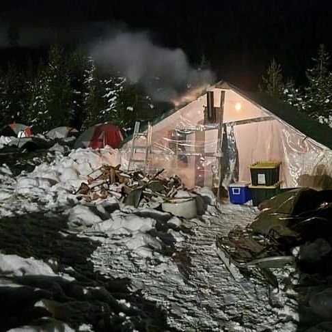 scoutscanada's tweet photo. Another successful #RoVent at #ManningPark in the snow🏔️
3 nights, nearly 400 Rover & Venturer Scouts, jam-packed days of axe throwing, snowshoe hikes, snow bowling, dancing and more!
Shoutout to @1sthaney, 1st Bear & 5th Juan de Fuca for capturing some great moments📷 https://t.co/4b9vkAL8mr