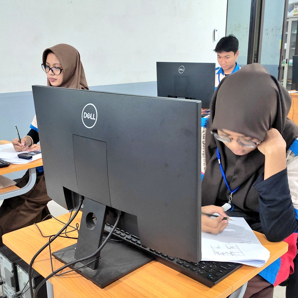 neskarstory's tweet photo. Uji Kompetensi Desain Pemodelan &amp; Informasi Bangunan (DPIB) SMK Negeri 1 Karawang 2023 sedang berlangsung. 
Semangattt! 
@direktoratsmk @disdik_jabar @cadisdikwil4 https://t.co/vy0wAEgiKb