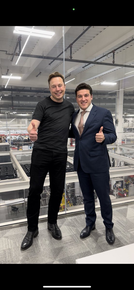 marrdzcantu's tweet photo. Welcome to Mexico @Tesla @elonmusk https://t.co/wFCeKXpFl1