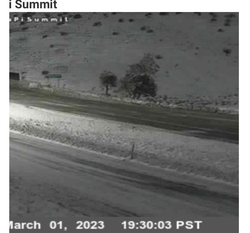 InTheWordsOfX's tweet photo. @Caltrans9 @CityofTehachapi Any chance of opening in a more reasonable time?? Tejon pass is open….58 looks escort able NOW. https://t.co/jckSOQhKTV