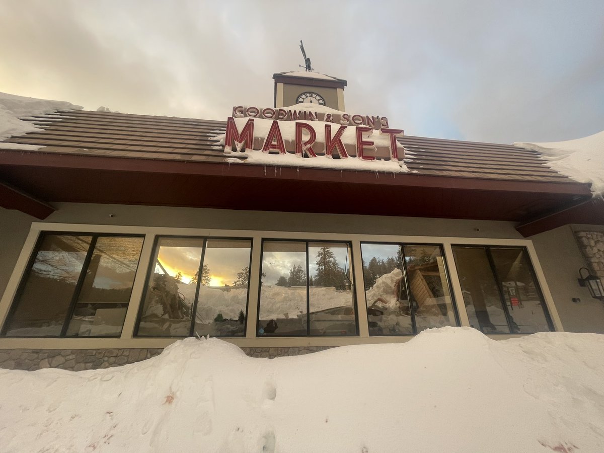 laurenldewitt's tweet photo. @ThatBenSheehan @GavinNewsom Goodwins market totally collapsed, our building as well (the old theater in Crestline). People are running out of food and they can’t get around. https://t.co/5NXtDTZ1bZ