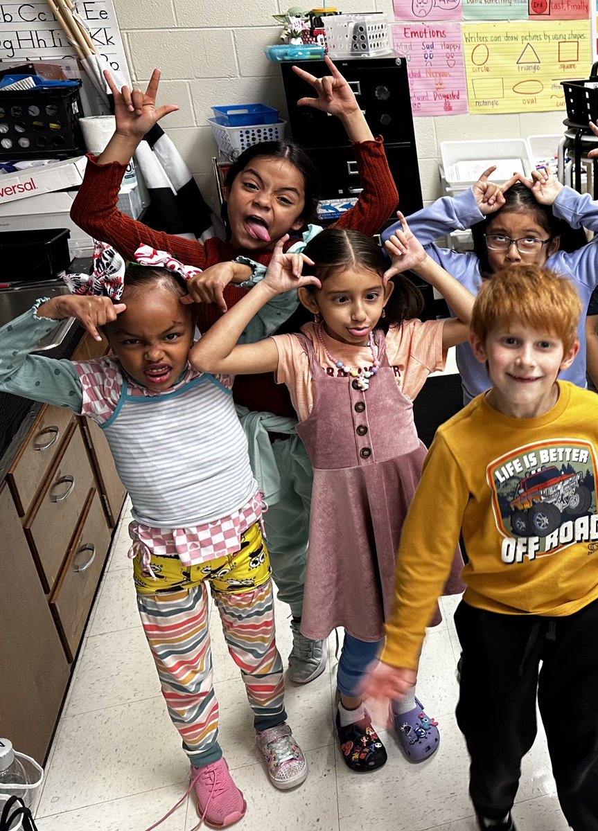 WingateESNC's tweet photo. Wacky Tacky Wildcats! ๐๐ #WESagtech @UCPSNC @AGHoulihan @Renee_McKinnon1 https://t.co/BvIQJFZMDK