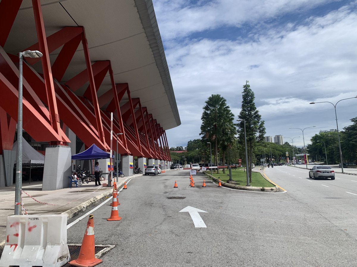 Apa rasionalnya tidak boleh menggunakan parkir stadium bolasepak cheras waktu siang? Parking kosong, tidak ada event atau majlis rasmi. Rasa macam bangang je tindakan <a href="/DBKL2u/">Dewan Bandaraya Kuala Lumpur</a> . Ingat pesanan PMX <a href="/anwaribrahim/">Anwar Ibrahim</a>….hapuskan rasuah….