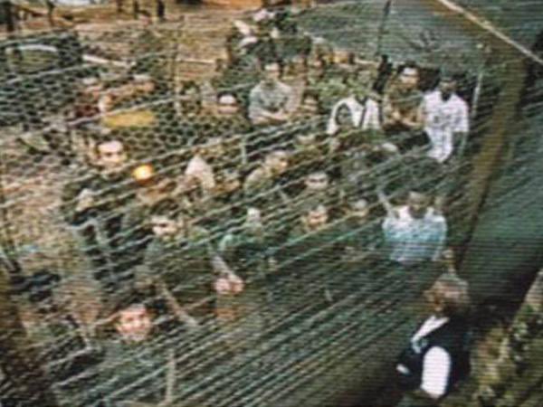 HELIODOPTERO's tweet photo. Los campos de concentración de @nayibbukele no producirán nada bueno, como no produjeron los de Hitler, los de las FARC o el de Guantánamo. Los condenados sin juicio solamente son barbarie pura, semilleros de violencia y venganzas futuras. No satisfacen más que las aberraciones. https://t.co/WGRIkriig8