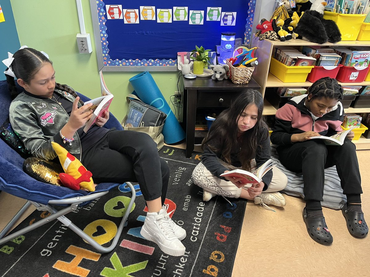 meverist's tweet image. It is #StopandRead Wednesday @kcpublicschools and @KCPS_Rogers We grabbed our favorite books &amp;amp; a comfy spot to read. @15andMahomies making every minute count!