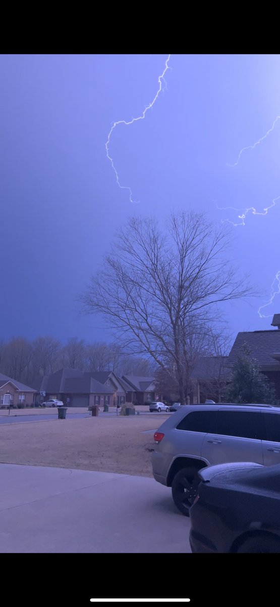 lightning in south huntsville @BradTravisWAFF @spann
