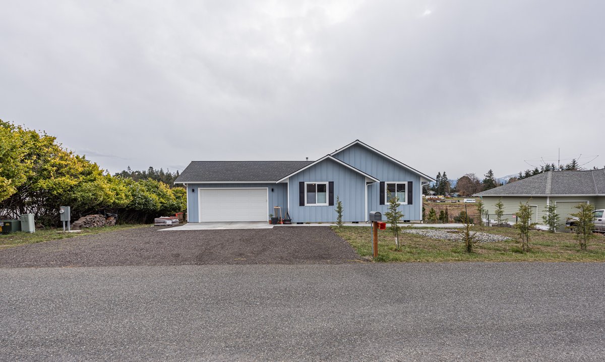 Newer home with Mountain and Pond views ! 2 car garage olympic.craigslist.org/reb/d/carlsbor… 

#sequim #sequimwa #sequimwashington #sequimhome #sequimhomes #sequimwahomeforsale #homeforsaleinsequim #sequimhomeforsale #homewithaview #mountainviewhome #mountainviewhomes #sequim98382 #REMAXprime
