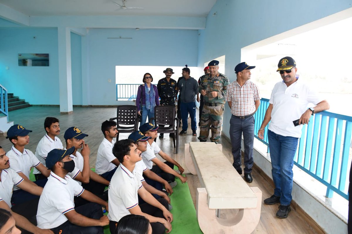 navalunit's tweet photo. Maj Gen AK Mahajan, ADG MP &amp; CG witnessed Boat pulling competition between SD and SW Cdts of 2 MP NU Jabalpur and motivated the cdts for forth coming competitions. ADG also inspected the various boat and other training equipment at Bargi Dam @HQ_DG_NCC @NccDteMPCG @GreenJabalpur https://t.co/kBMP0Ewbhm