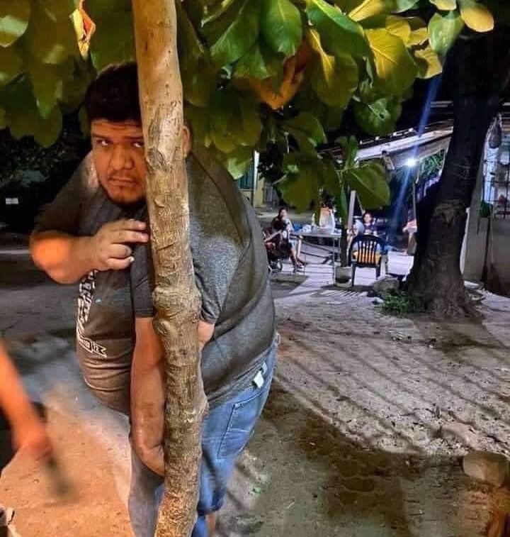 BodegaBenzi's tweet photo. Escondiéndome de Benzi cuando entregue vales en la calle 👀😂 https://t.co/ahB6qskx9N