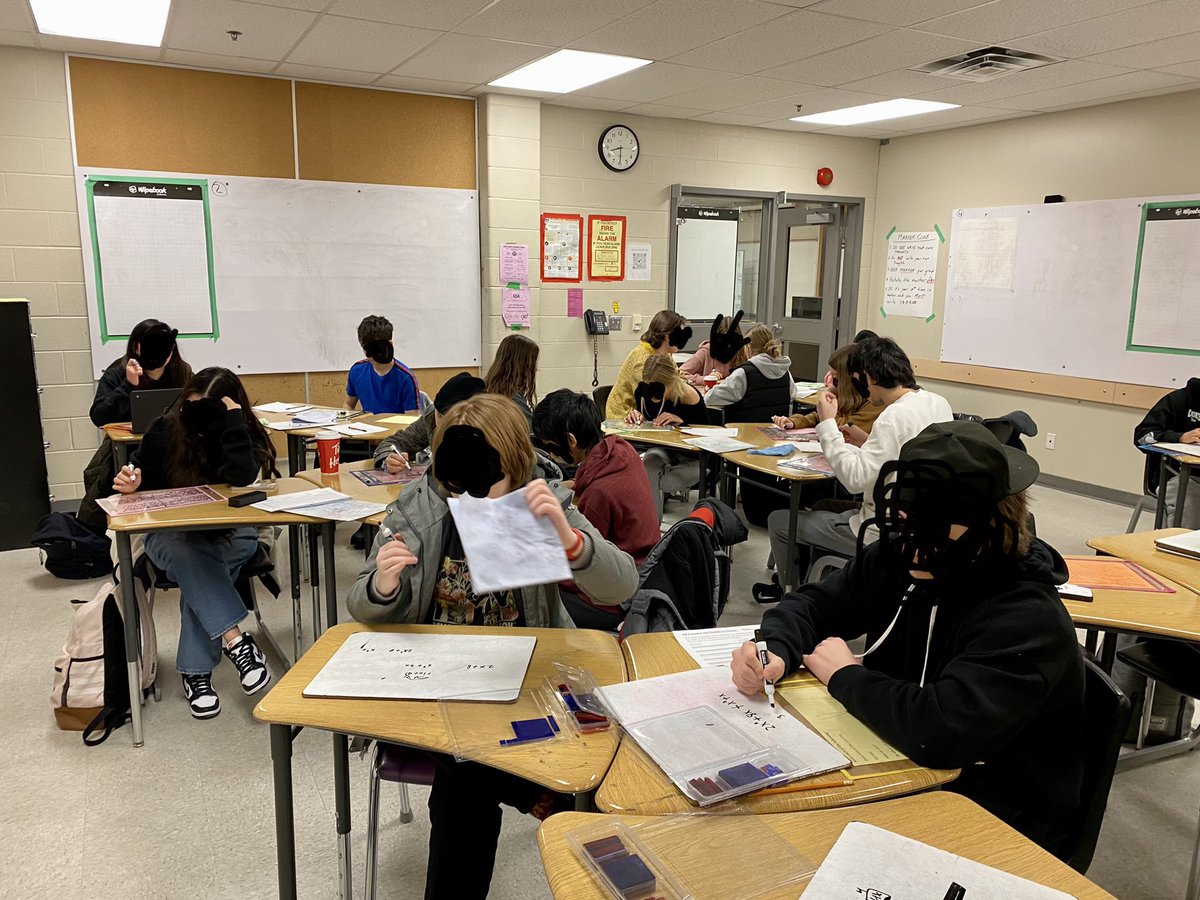 SchaeferAng's tweet image. CYU Day combined with small group instruction. It has been a game changer in my grade 10 single-streamed math. Have you tried it? Gives students accountability for their own learning. 27 students-all working! #thinkingclassroom #WRDSB #teachingmath