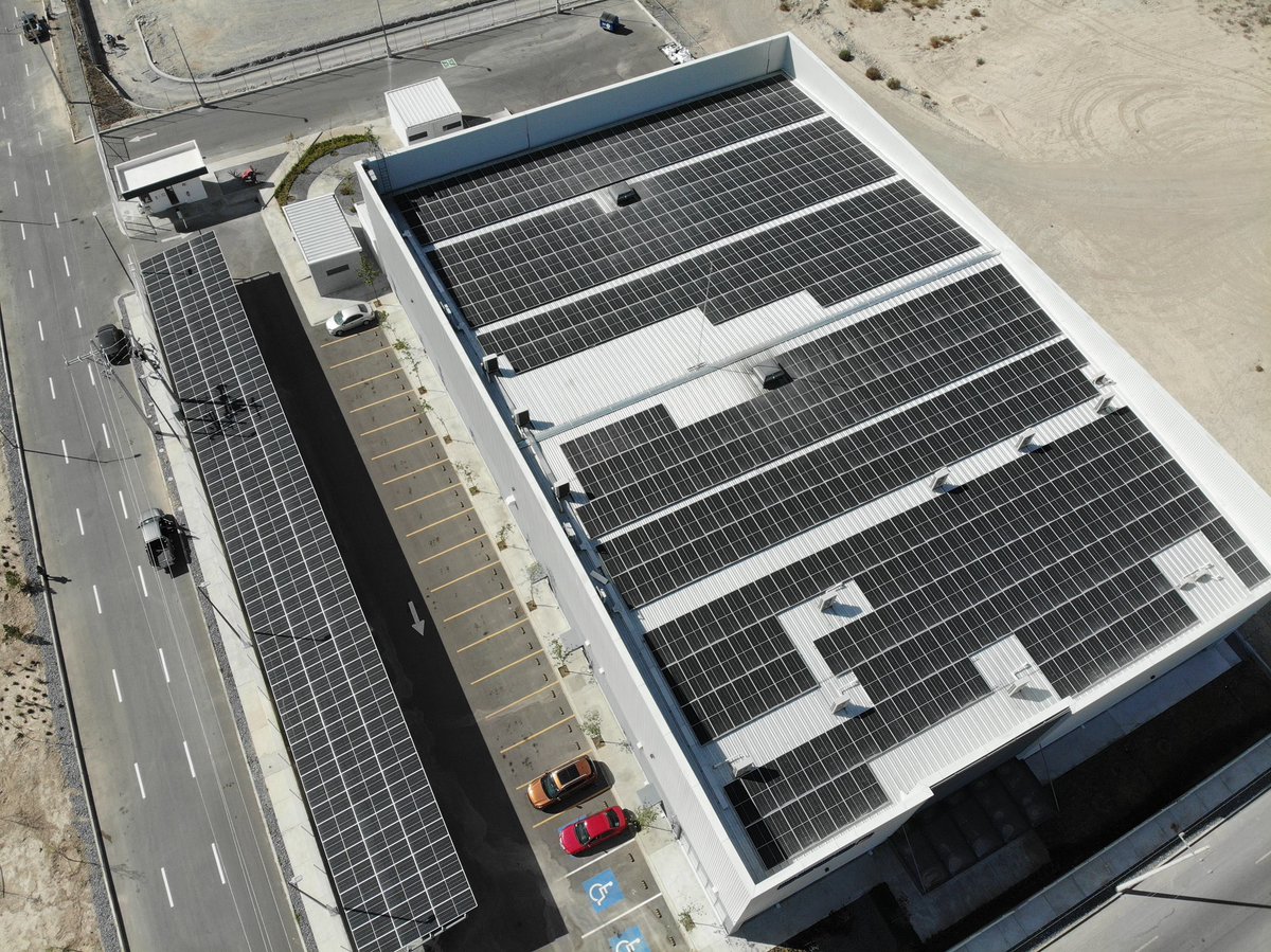 neitorhernandez's tweet photo. @samuel_garcias @elonmusk @Tesla Congrats!!! https://t.co/jHs8gHfbRJ would be very happy to help build the gigafactory. Our staff is highly qualified to build any size of PV System 💪🏼🔋⚡️. https://t.co/aEFIYPqBBr