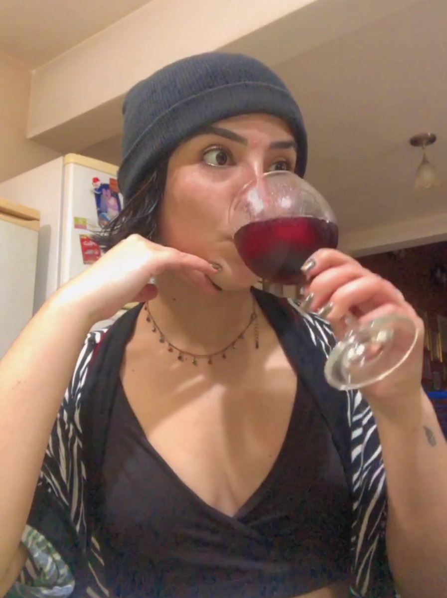 BodegaBenzi's tweet photo. “No me gustan las chicas que toman entre semana”
Yo: https://t.co/S3zjNLZCJZ