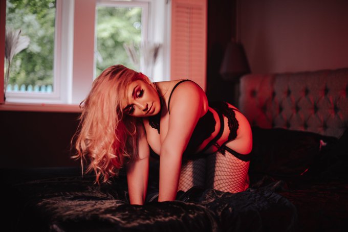 Princess MV 👸 - ✨️'s pics and videos FqL71NBWcAAty3C jpg:small preview