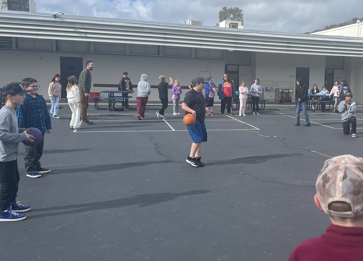 LizLoether's tweet photo. Thanks to @MrTCotton and #MrsPerry for inviting us to play dodgeball. It was a great way to warm up this afternoon. @RiosRobots @jove_megan721 #riosrocks https://t.co/tUQgrdhofC