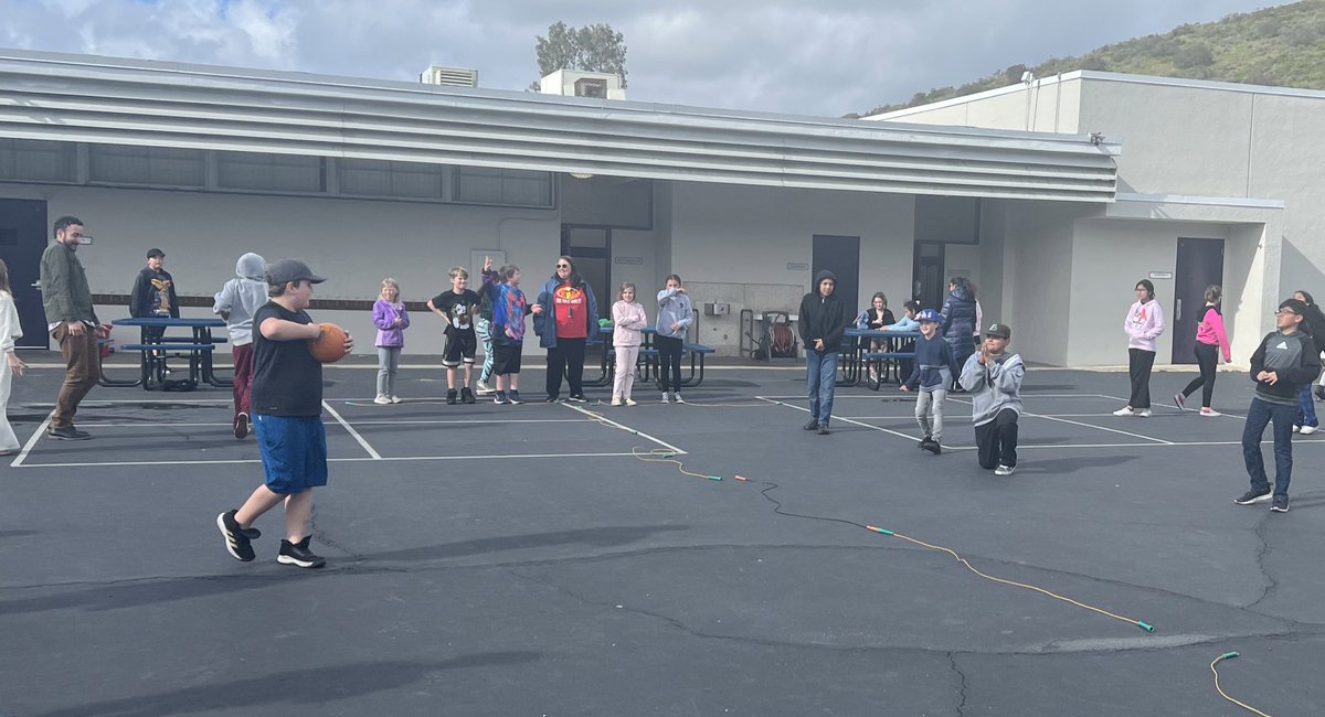 LizLoether's tweet photo. Thanks to @MrTCotton and #MrsPerry for inviting us to play dodgeball. It was a great way to warm up this afternoon. @RiosRobots @jove_megan721 #riosrocks https://t.co/tUQgrdhofC