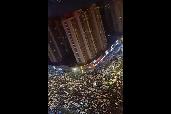 That_isChina's tweet image. After protests against the CCP’s medical insurance reform broke out in many places, there has now been a wave of “retirement insurance” protests in China.

Picture and info from  阿波罗网唯一官方推号
@aboluowang 

#China #ChinaProtests