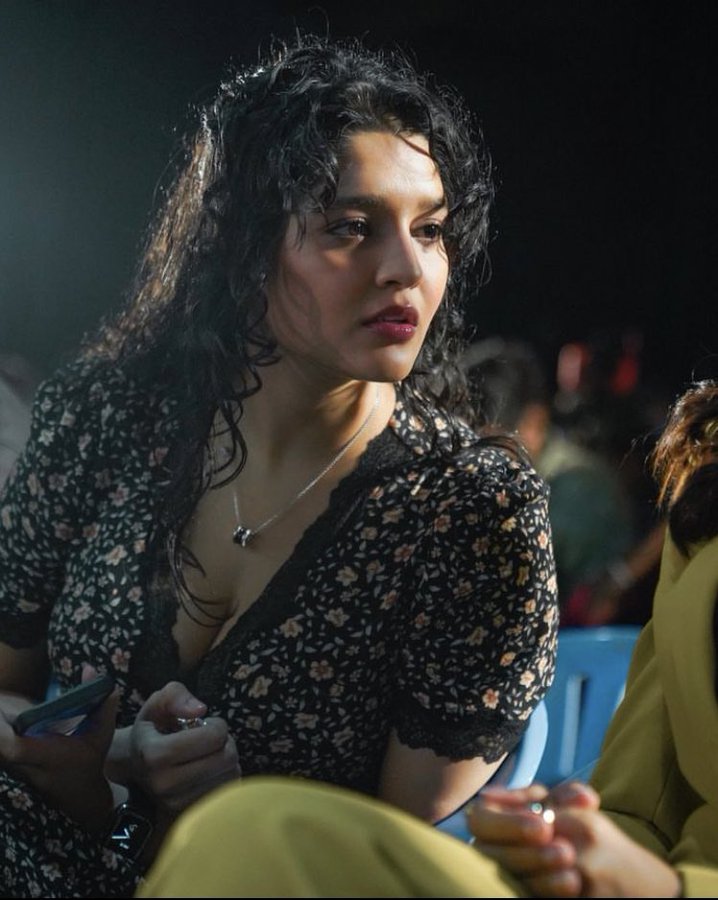 FqL9Ll9aIAARCEk?format=jpg&name=900x900