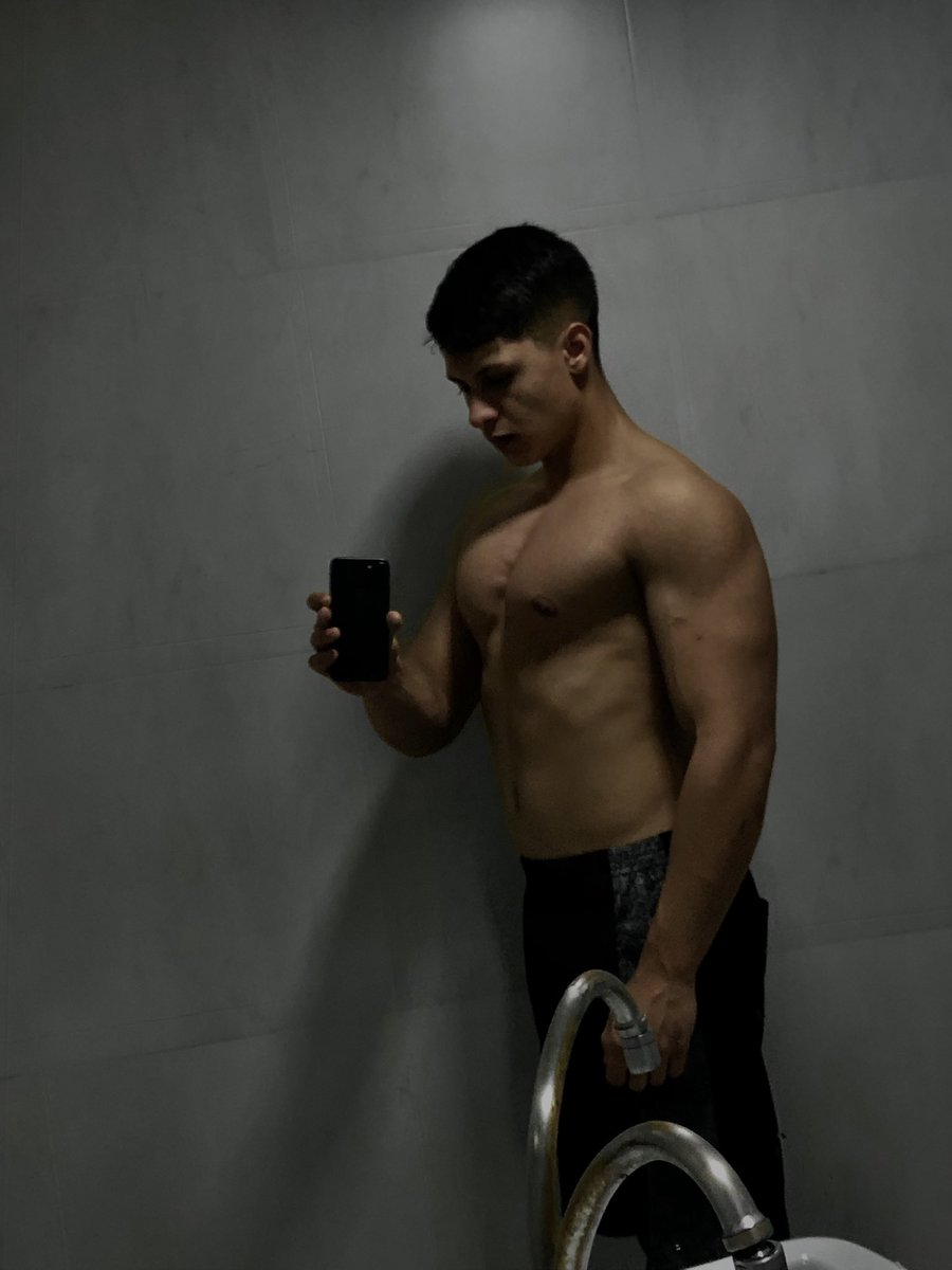 joaoscar_'s tweet photo. 05 COISAS que TODO natural DEVE fazer pra alcançar um shape estetico 

A maior dificuldade de qualquer natural é a distribuição de massa muscular, aqui vou ensinar coisas que ninguém te fala; https://t.co/ms62JoqCCY