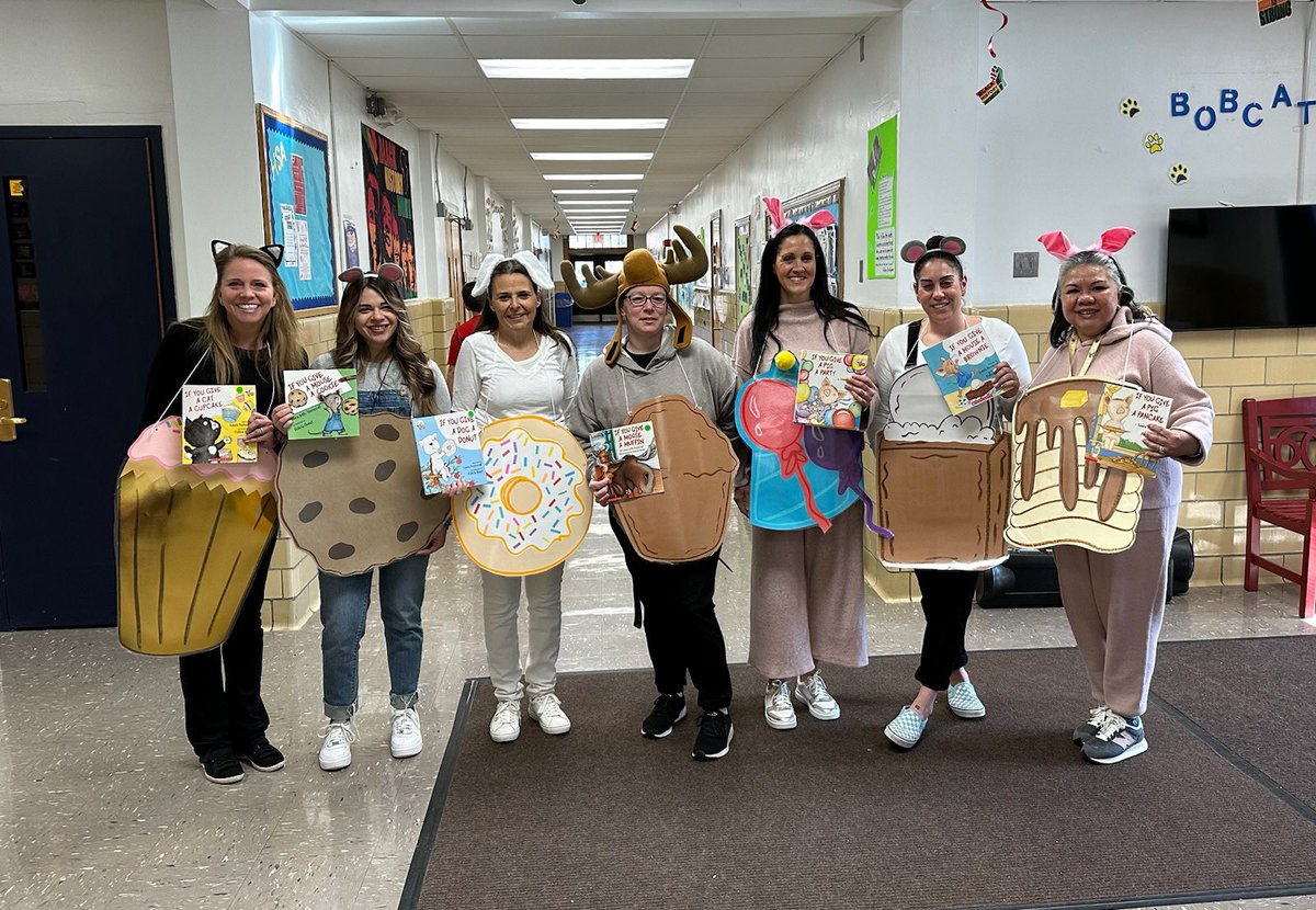 Who’s your favorite character from a book?  @LivSchools @BurnetHillElem 
#readacrossamericaweek  #ifyougiveamouseacookie #ifyougiveapigapancake #ifyougiveamouseabrownie #ifyougiveamooseamuffin #ifyougiveapigaparty #ifyougiveacatacupcake #ifyougiveadogadonut