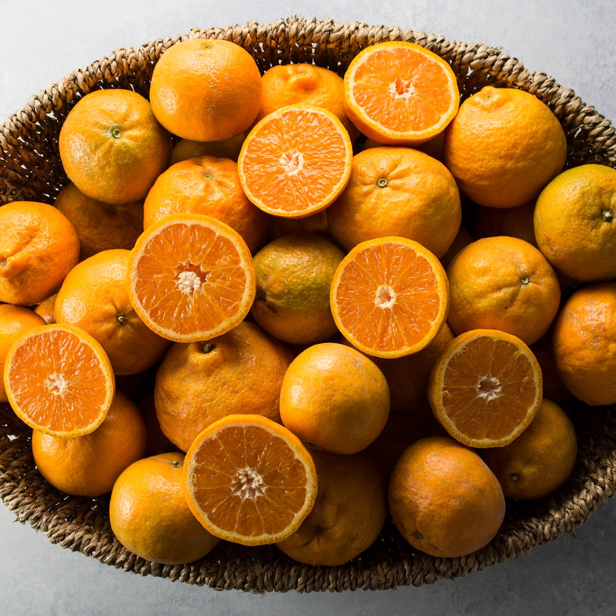 MelissasProduce's tweet photo. OJAI PIXIE SEASON IS HERE so let's do a

 🎉GIVEAWAY🎉

1. RT &amp; like this post
2. Sign up for the FREE Ojai Pixie eBook here - https://t.co/xIgJ0yEnnc
3. Tell us how many pounds of pixies you think you'll eat using the orange emoji! 🍊 

#melissasproduce https://t.co/H6jPV6jLih