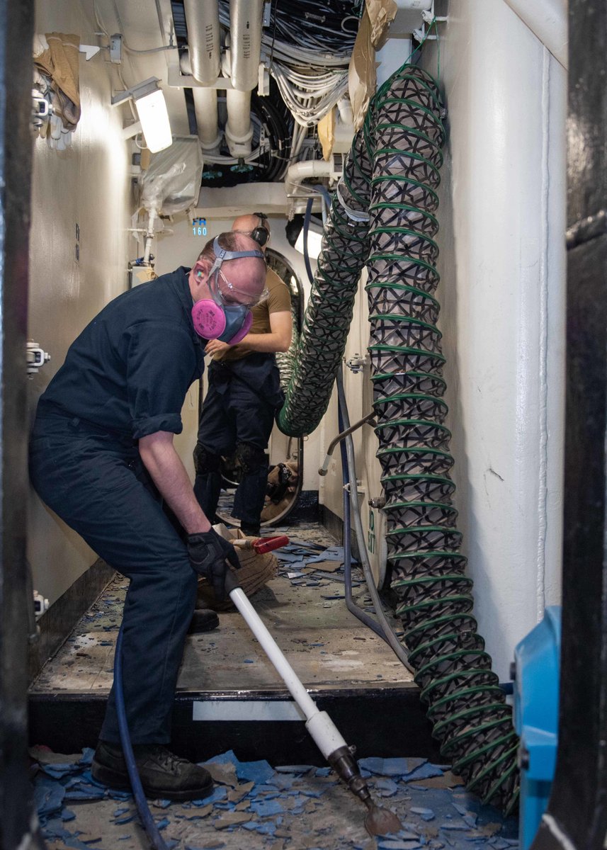 US7thFleet's tweet photo. Sailors assigned to the U.S. Navy’s only forward-deployed aircraft carrier, USS Ronald Reagan (CVN 76), maintain the material readiness of the ship while in-port Commander, Fleet Activities Yokosuka. #USNavy | #MaterialReadiness https://t.co/cycXokLF38