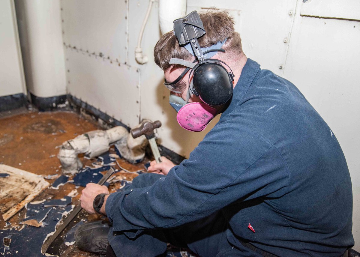 US7thFleet's tweet photo. Sailors assigned to the U.S. Navy’s only forward-deployed aircraft carrier, USS Ronald Reagan (CVN 76), maintain the material readiness of the ship while in-port Commander, Fleet Activities Yokosuka. #USNavy | #MaterialReadiness https://t.co/cycXokLF38