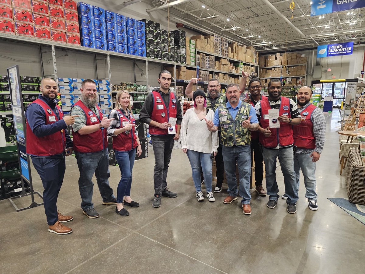 Great visit today from our D1290 leaders with some well deserved associate recognition ⁦<a href="/BenitoKomadina/">Benito.Komadina@Lowes</a>⁩ ⁦<a href="/ShuellWilliam/">William Shuell</a>⁩ ⁦<a href="/BlueBoxR1/">@BlueBoxR1</a>⁩