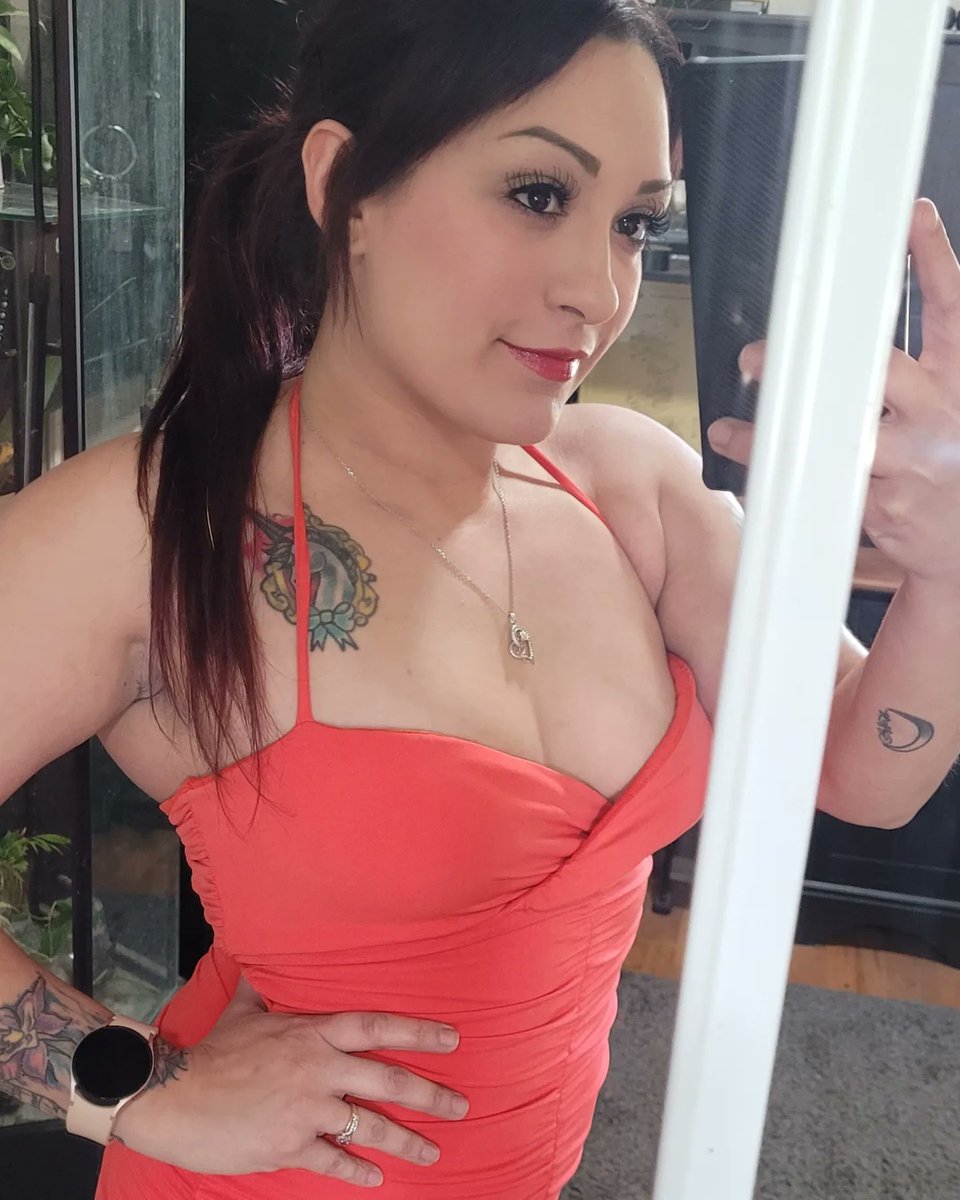 BadLiloCarson's tweet photo. I miss being wanted by a man... my bf doesn't try anymore. But here's me being cute ๐ โฅ๏ธ #lonelyconnection #lonely #tightdress #petite #petitemilf #milfnextdoor #secret #naughty #hotmom #smallfigure https://t.co/j8LIA4zyOs