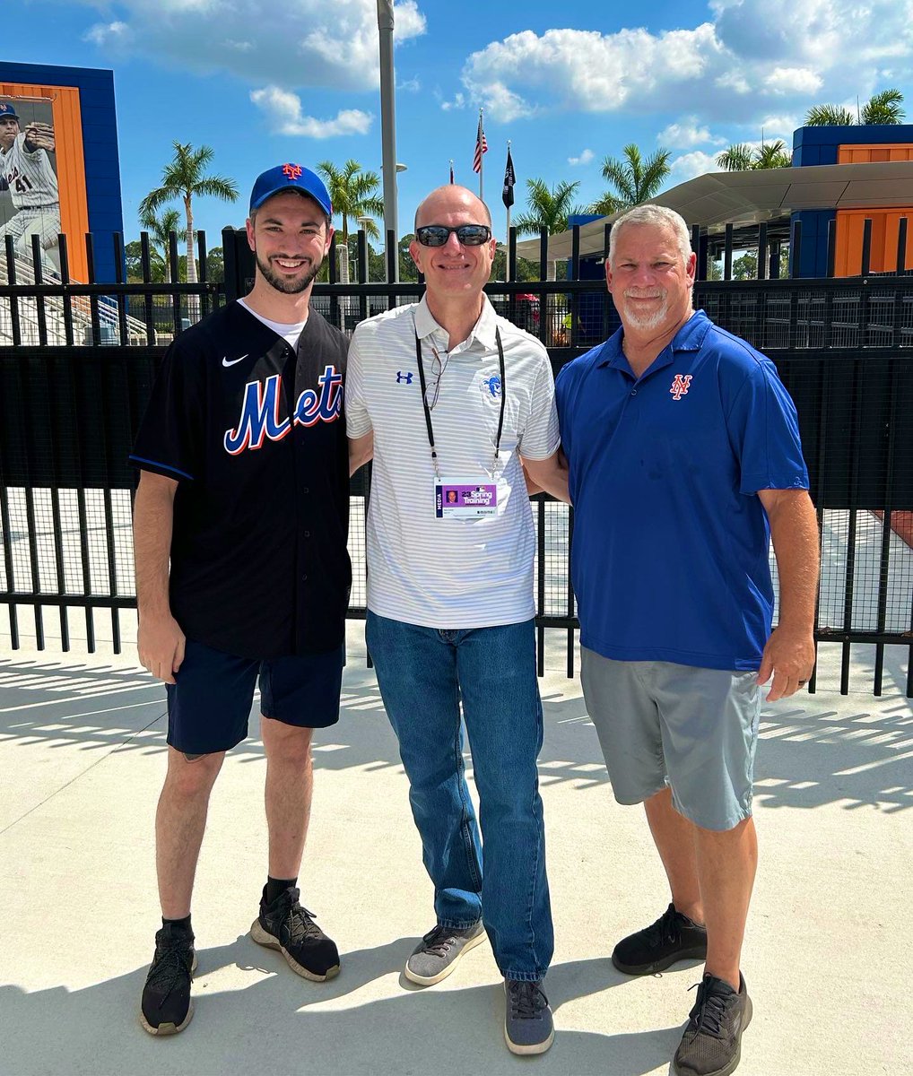 SarnelliSports's tweet photo. One of the best moments of my Mets fandom. Gary Cohen is one of the nicest dudes you could ever meet! #LGM https://t.co/Eg7aHW6E6w