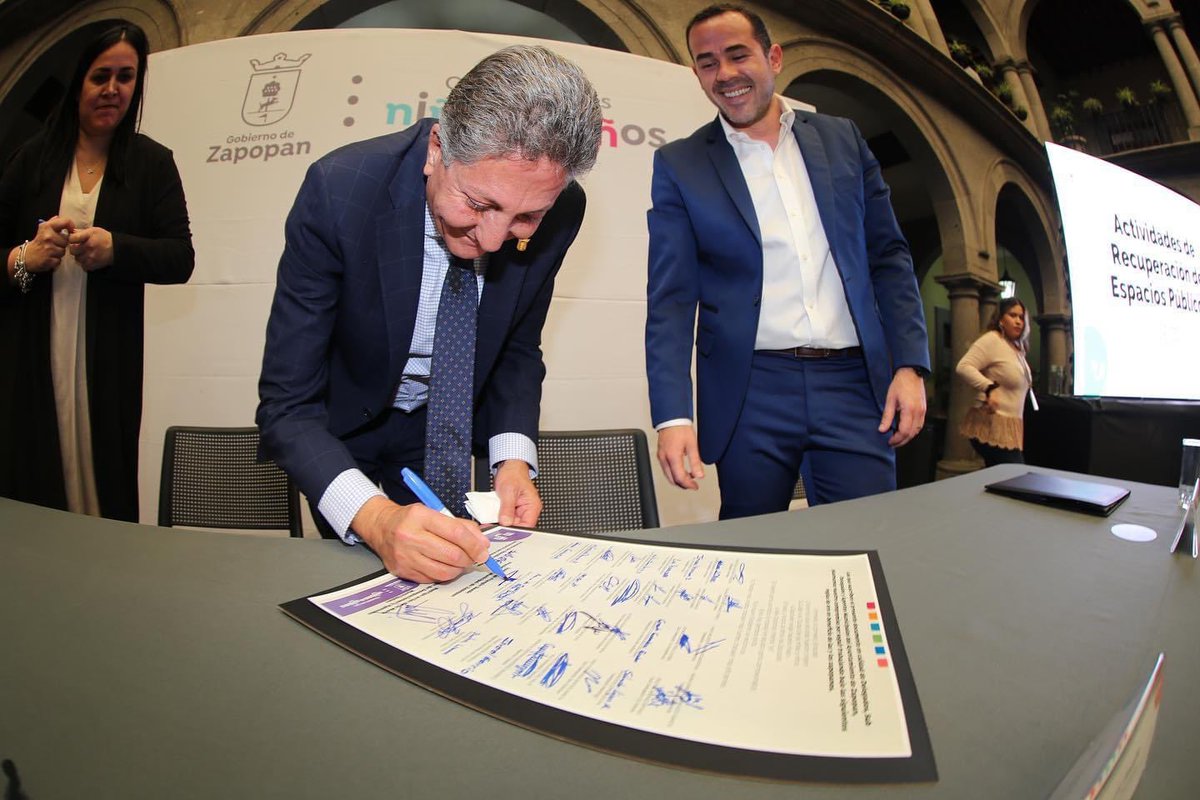 Estoy segura que este 2023 traerá mayores retos y oportunidades para crear mejores entornos para nuestras niñas y niños de Zapopan. ✨👧🏻🧒🏻🧒🏻👦🏻👶🏻✨