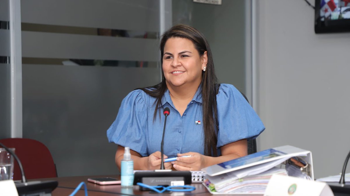 asambleapa's tweet image. Viceministra del @MOPPma, Librada De Frías sustentó traslados de partidas por B/.66.5 millones para atender rehabilitación de calles en Ciudad de Panamá, construcción de la carretera autopista Puerto de Vacamonte y otras mejoras viales, aprobado por la C. de Presupuesto.