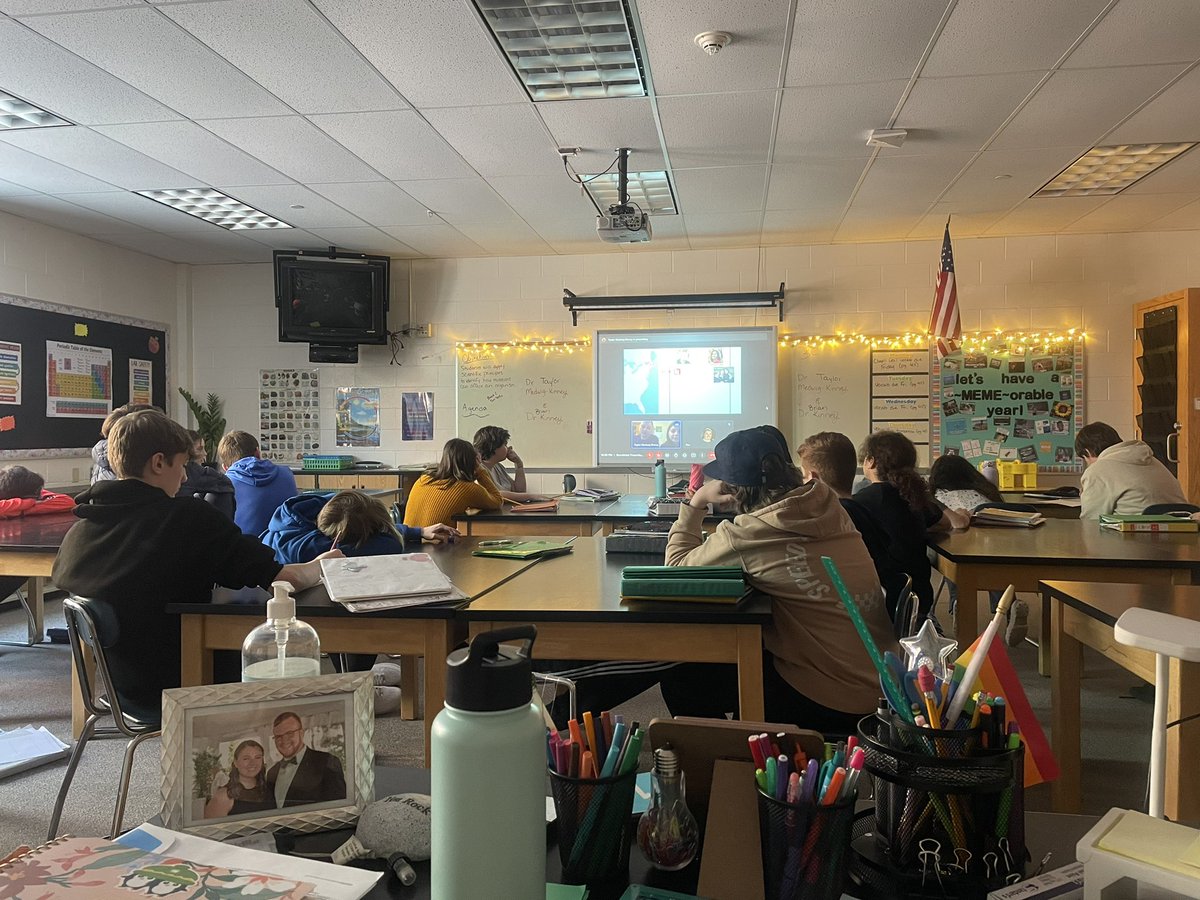 MsBalezos's tweet image. Many many thanks to @TMedwigKinney  and @bkinney84 for talking with the 8th grade students today about their genetic research and how it relates to what we’ve learned! What an awesome way to conclude our DNA unit!

#CMSFamily @cms_grizzlies