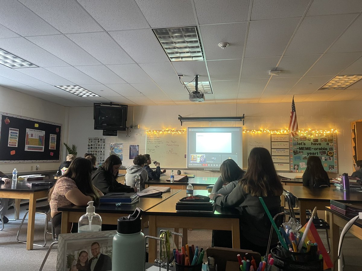 MsBalezos's tweet image. Many many thanks to @TMedwigKinney  and @bkinney84 for talking with the 8th grade students today about their genetic research and how it relates to what we’ve learned! What an awesome way to conclude our DNA unit!

#CMSFamily @cms_grizzlies